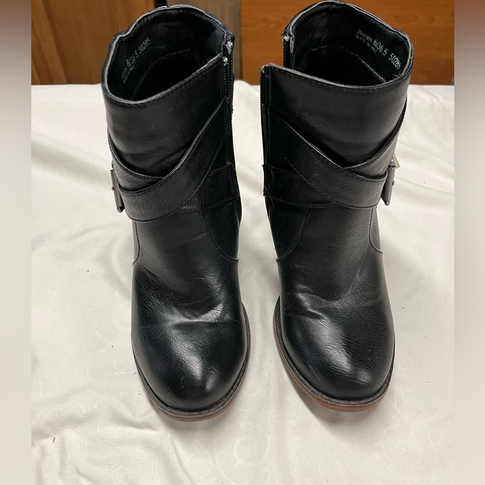 Women’s Dirty Laundry ankle boots with heel black size 6
